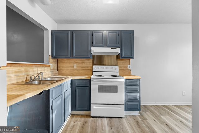 5144 Hill Farm Drive NE, Woodstock, GA 30188