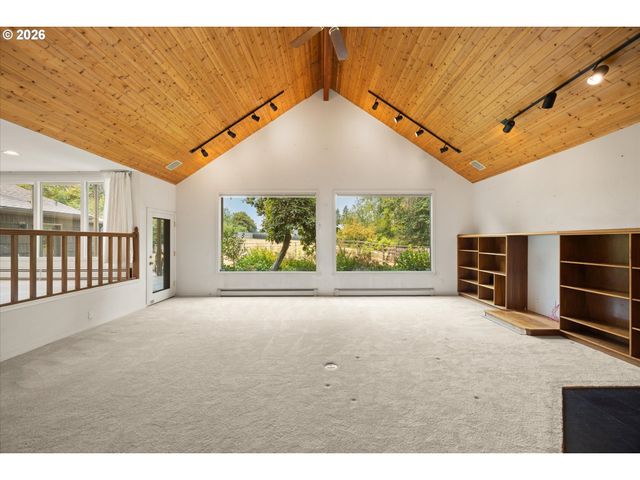 4325 Sw CHARMING Way, Portland, OR 97225