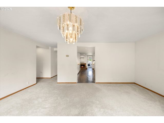 4325 Sw CHARMING Way, Portland, OR 97225