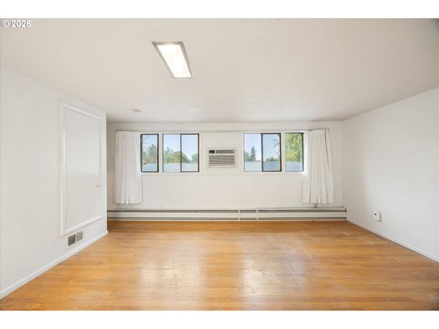 4325 Sw CHARMING Way, Portland, OR 97225