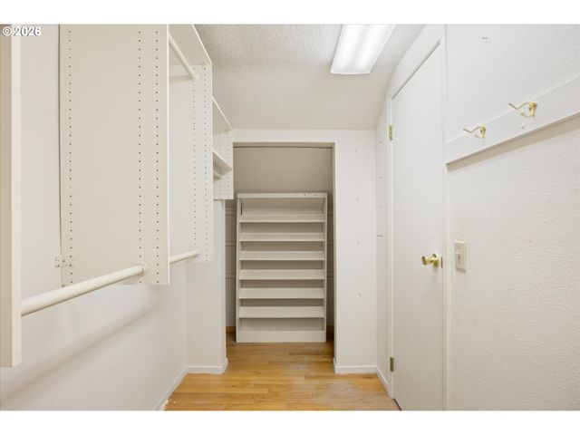 4325 Sw CHARMING Way, Portland, OR 97225