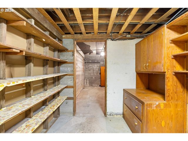 4325 Sw CHARMING Way, Portland, OR 97225