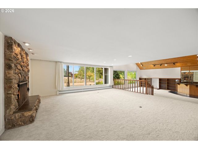 4325 Sw CHARMING Way, Portland, OR 97225