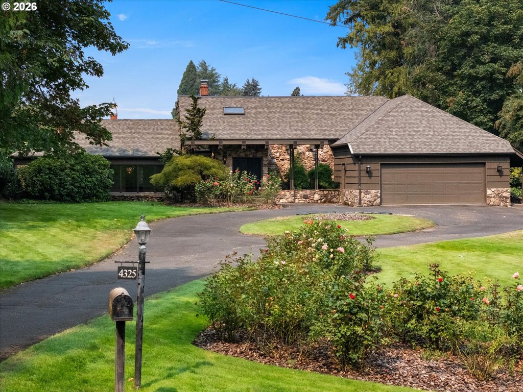 4325 Sw CHARMING Way, Portland, OR 97225