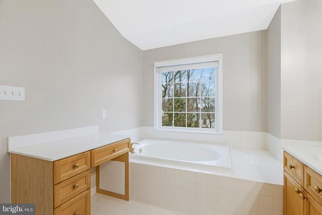 1707 STUART POINTE LN, Herndon, VA 20170