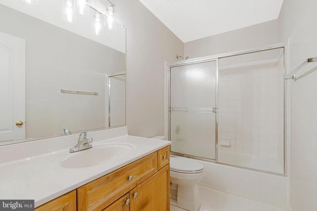 1707 STUART POINTE LN, Herndon, VA 20170
