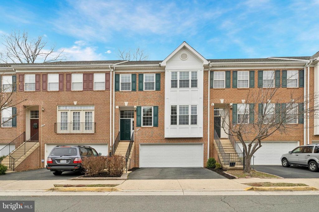 1707 STUART POINTE LN, Herndon, VA 20170
