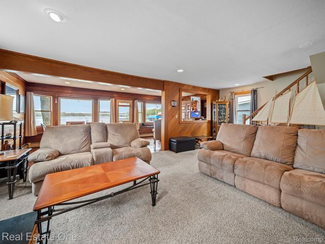 4825 Downing Drive, Hamburg Township, MI 48169