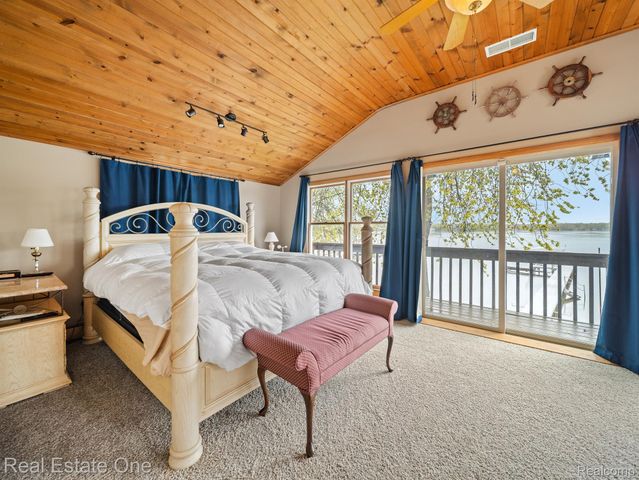 4825 Downing Drive, Hamburg Township, MI 48169