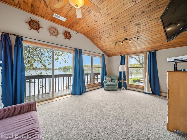 4825 Downing Drive, Hamburg Township, MI 48169