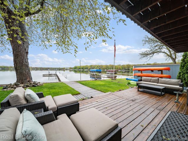 4825 Downing Drive, Hamburg Township, MI 48169