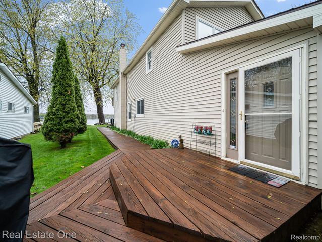 4825 Downing Drive, Hamburg Township, MI 48169