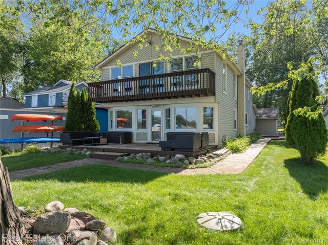 4825 Downing Drive, Hamburg Township, MI 48169