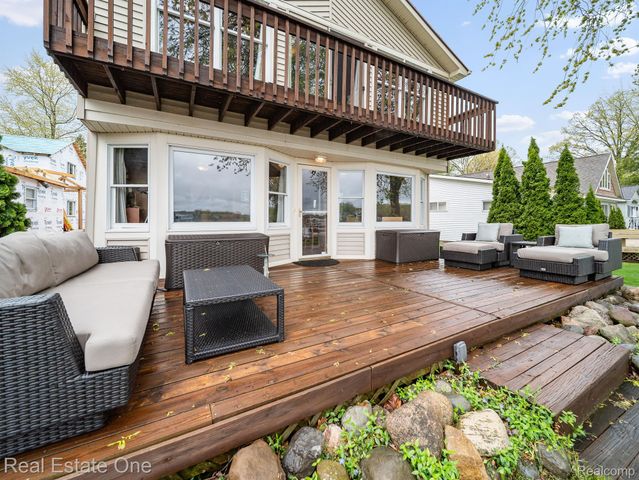 4825 Downing Drive, Hamburg Township, MI 48169