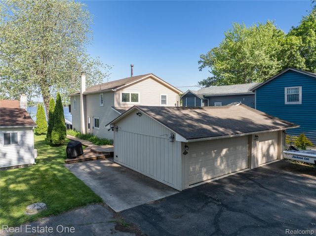 4825 Downing Drive, Hamburg Township, MI 48169