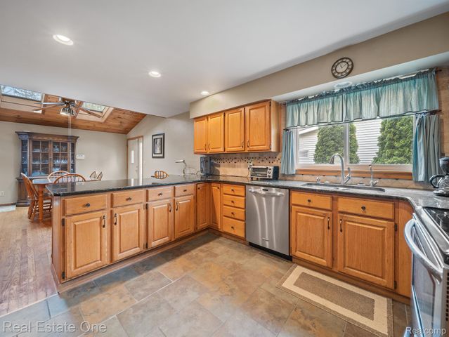 4825 Downing Drive, Hamburg Township, MI 48169