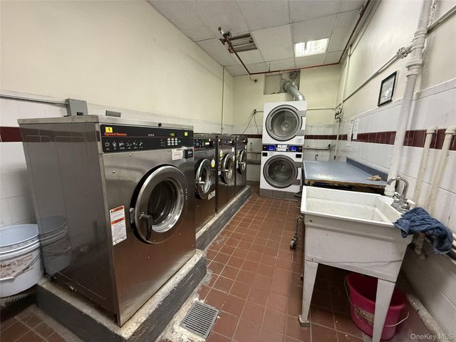42-95 Main Street 3B, Flushing, NY 11355