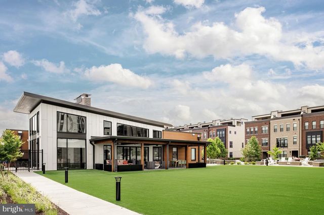 43439 MIDMOORE DR, Ashburn, VA 20148