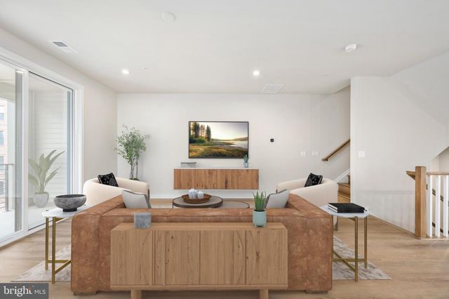 43439 MIDMOORE DR, Ashburn, VA 20148