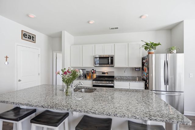 7283 Sunny Parks Dr, White House, TN 37188