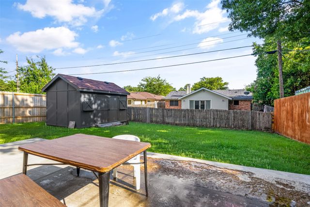 2304 Spanish Trail, Irving, TX 75060
