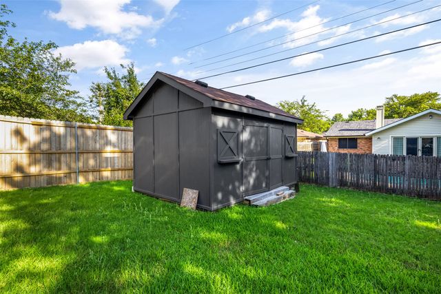 2304 Spanish Trail, Irving, TX 75060