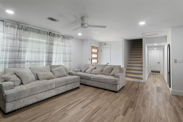 2304 Spanish Trail, Irving, TX 75060