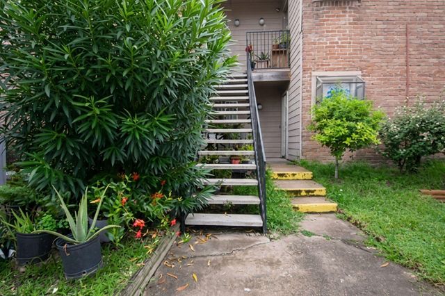 10603 Wilcrest Drive 15, Houston, TX 77099