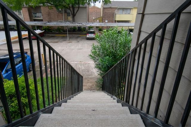 10603 Wilcrest Drive 15, Houston, TX 77099