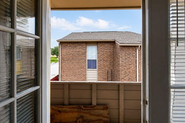 10603 Wilcrest Drive 15, Houston, TX 77099