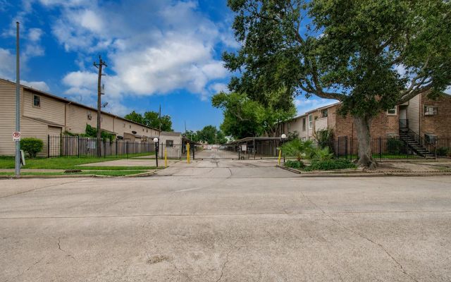 10603 Wilcrest Drive 15, Houston, TX 77099
