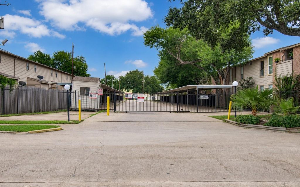 10603 Wilcrest Drive 15, Houston, TX 77099