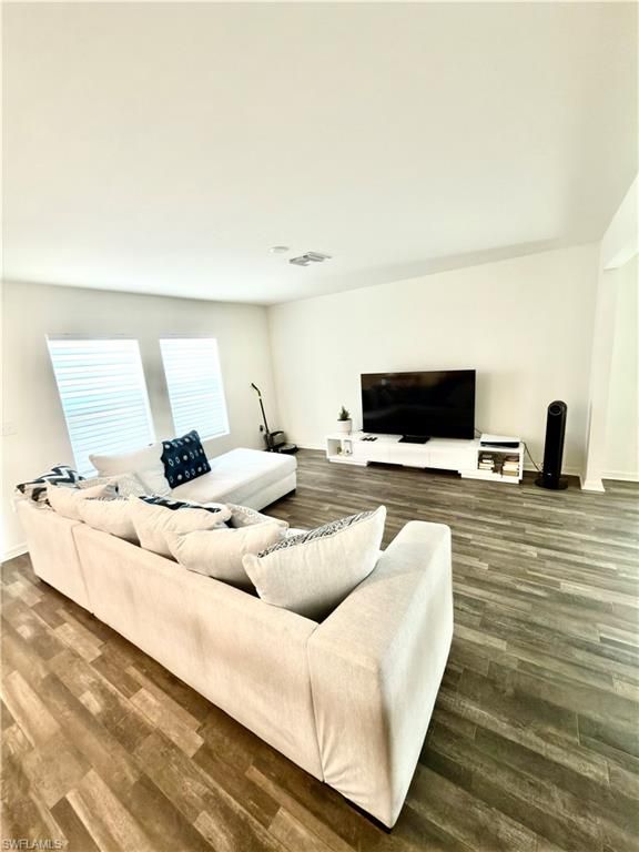 Image 9 of property listing at 341 NE 13th TER, Cape Coral, FL 33909