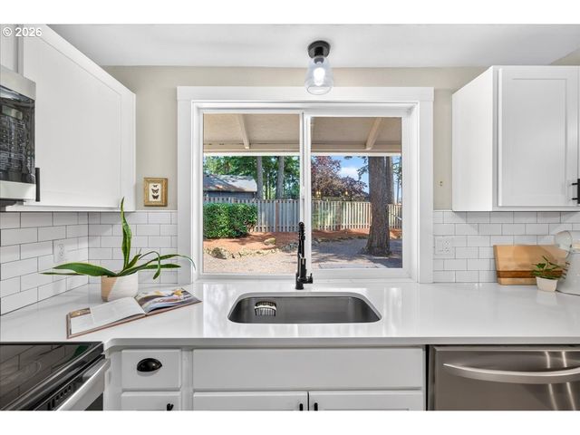 5071 TUALATA Ln, Lake Oswego, OR 97035