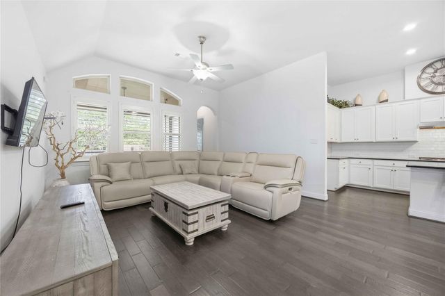 2805 Parkside Village Lane, Pearland, TX 77581