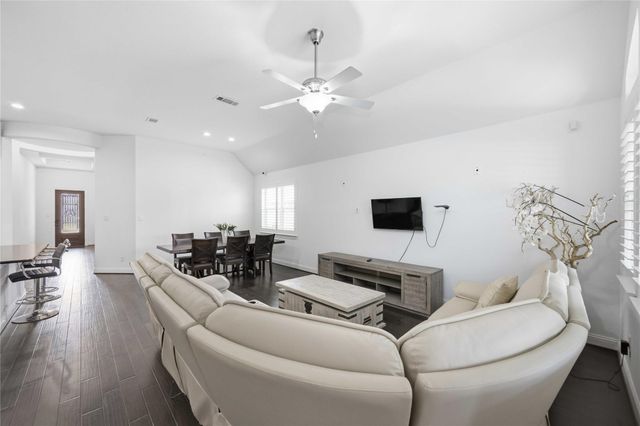 2805 Parkside Village Lane, Pearland, TX 77581