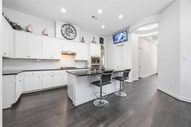 2805 Parkside Village Lane, Pearland, TX 77581