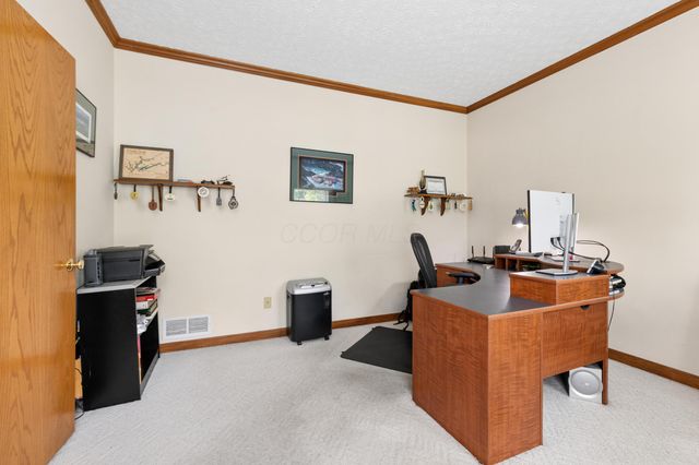 6045 Seton Court, Lewis Center, OH 43035