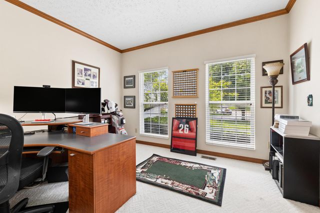 6045 Seton Court, Lewis Center, OH 43035