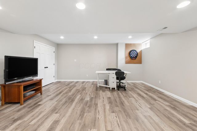 6045 Seton Court, Lewis Center, OH 43035