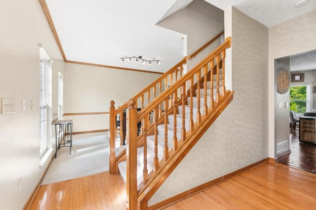 6045 Seton Court, Lewis Center, OH 43035