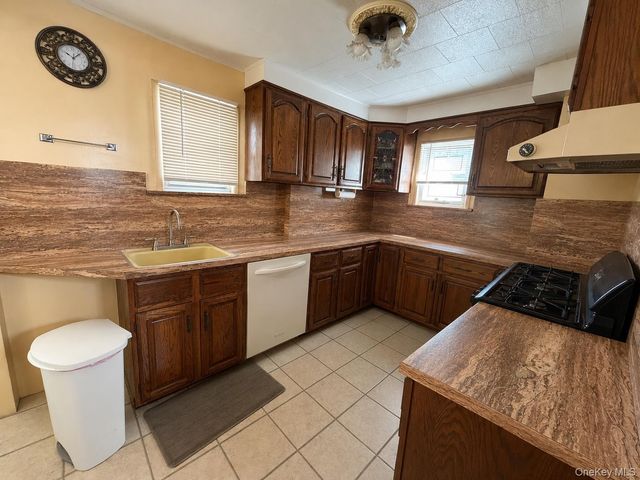 93-27 215th Place, Queens Village, NY 11428