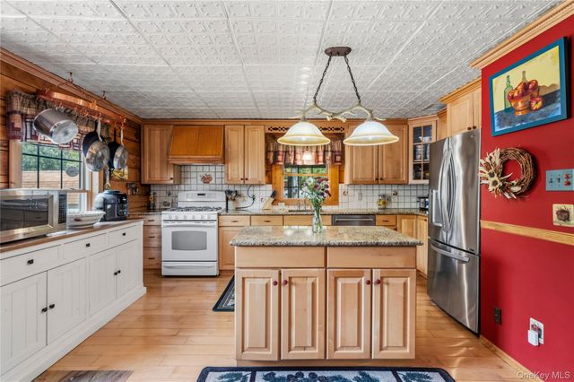 355 Woodland Avenue, Manorville, NY 11949