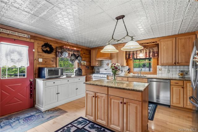 355 Woodland Avenue, Manorville, NY 11949