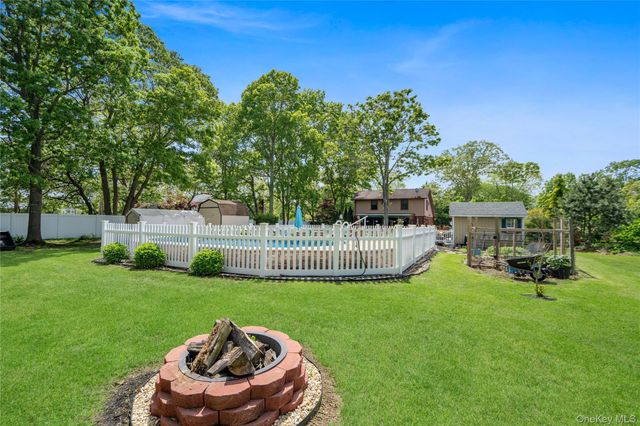 355 Woodland Avenue, Manorville, NY 11949