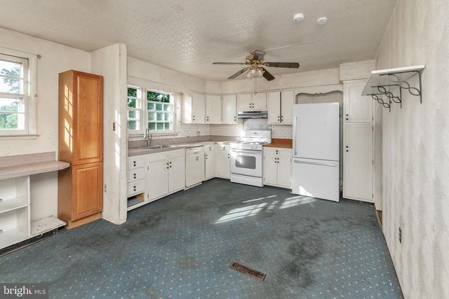 16 CONSTITUTION RD, Clementon, NJ 08021