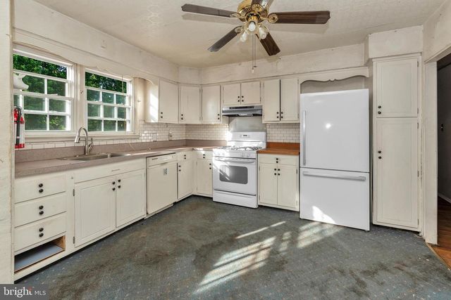 16 CONSTITUTION RD, Clementon, NJ 08021