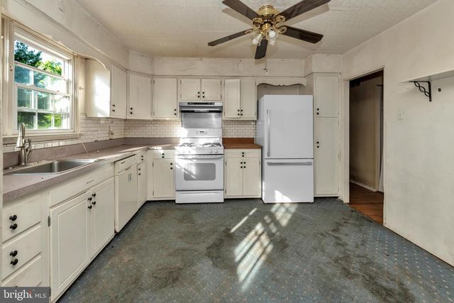 16 CONSTITUTION RD, Clementon, NJ 08021