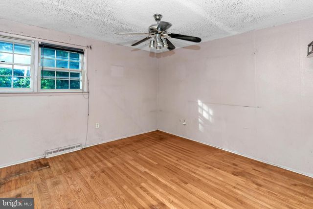 16 CONSTITUTION RD, Clementon, NJ 08021