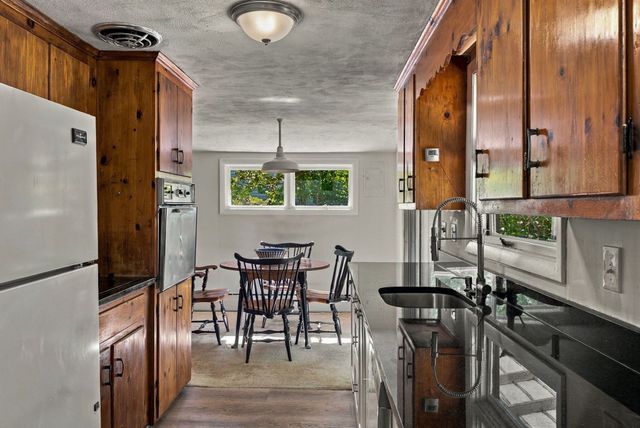 39 Sylvan Ave, Wakefield, MA 01880